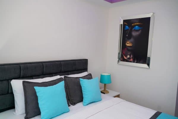 Standart Kara Manzaralı Oda 2