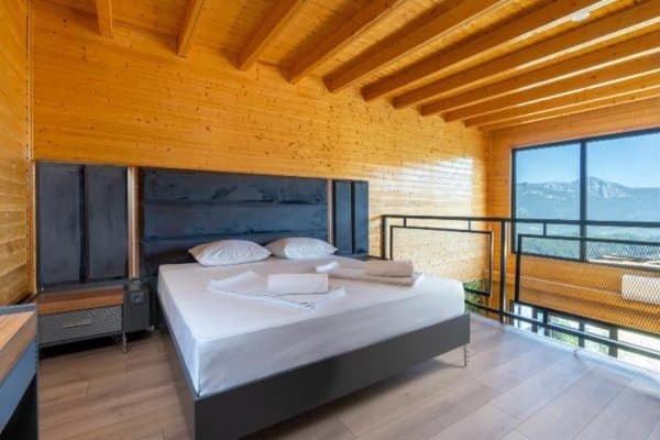 Jakuzili Deluxe Suit 1