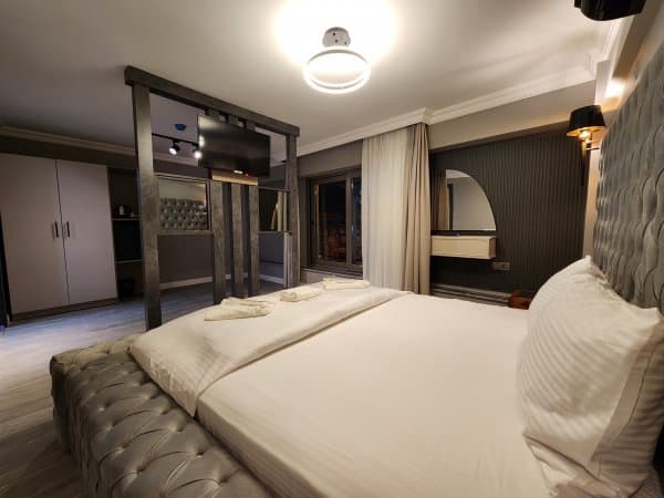 Deluxe C Room 3