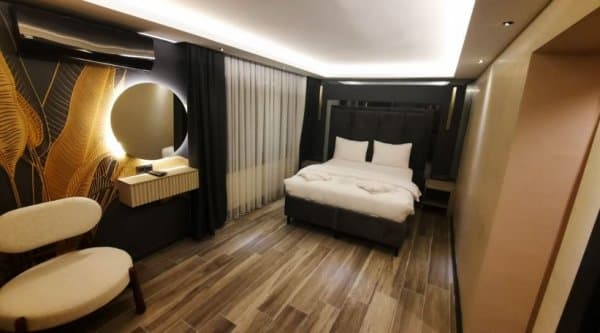 Deluxe D Room 1