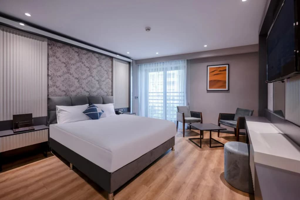 Superior King Room 1