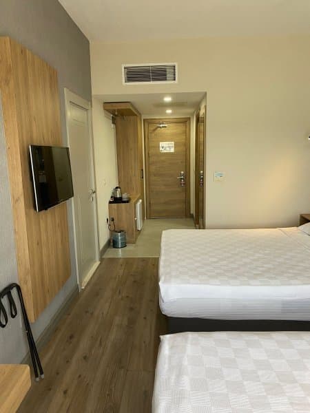 Üç Kişilik Göl Manzaralı Oda 2