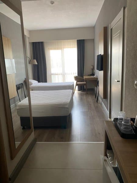 Üç Kişilik Göl Manzaralı Oda 4