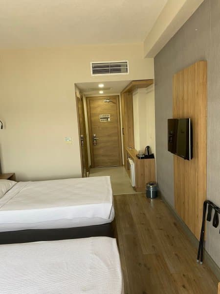 Çift Kişilik Kara Manzaralı Oda 3