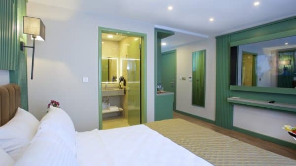 Kara Manzaralı Deluxe Oda  1