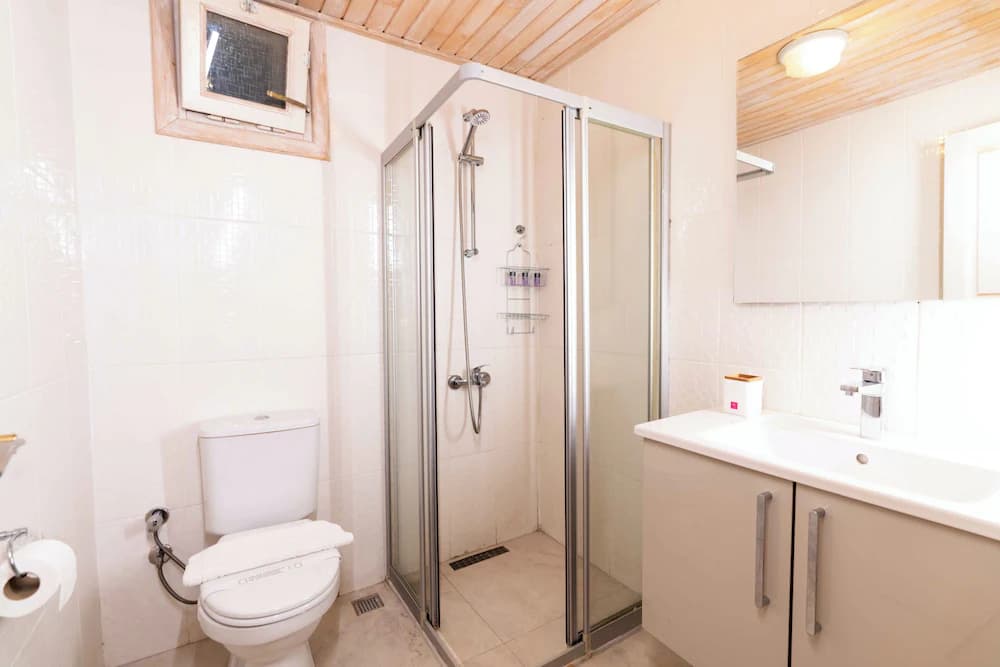 Comfort Üç Kişilik Oda, 2 Yatak Odası, Avlu Manzaralı 4