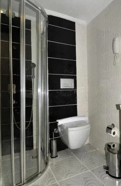Standart Kara Manzaralı Oda 3