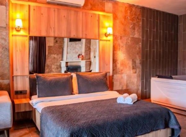 Jakuzili ve Şömineli Deluxe Oda, Bahçe Manzaralı 1