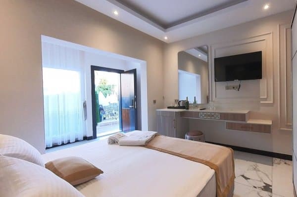 Havuz Manzaralı Luxury Standart Oda 2