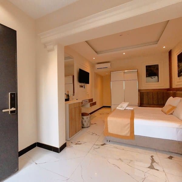 Havuz Manzaralı Luxury Aile Odası  1