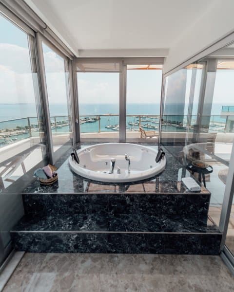 LÜX ROOFTOP (4+1)	 4