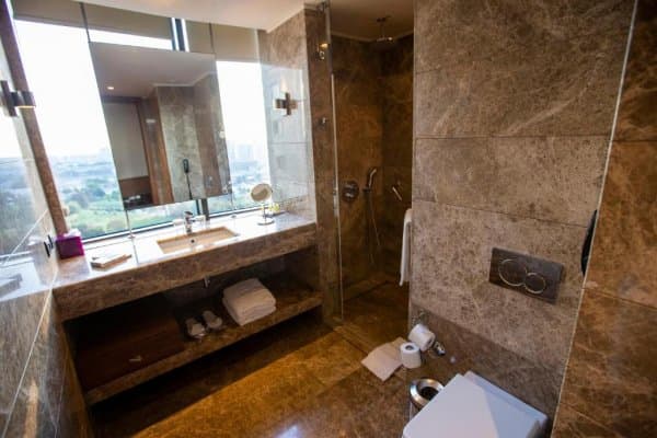 Deluxe King Room With City View 4