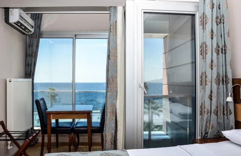 Deniz Manzaralı Çift Kişilik Oda 4