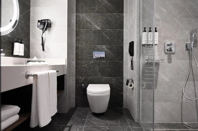 1 King Bed Premium Lounge Access Room 4