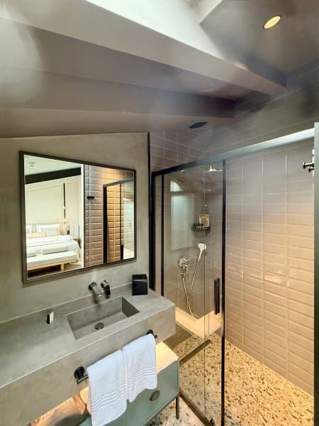 Loft Deluxe Suite 4