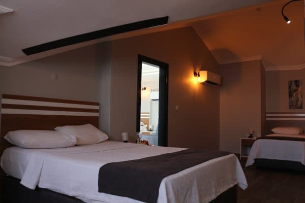 Deniz Manzaralı Aile Odası Balkonlu 4