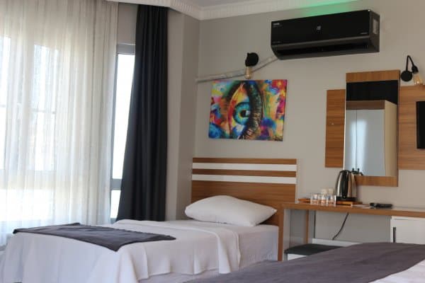 Kara Manzaralı Aile Odası Fransız Balkonlu 2