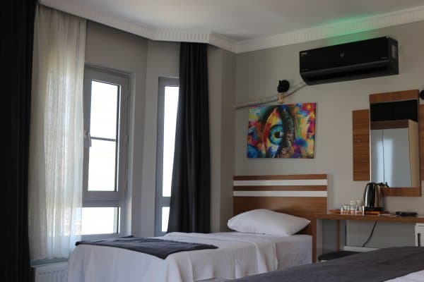 Kara Manzaralı Aile Odası Fransız Balkonlu 3