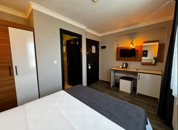 Yandan Deniz Manzaralı Standart Oda Fransız Balkonlu 3