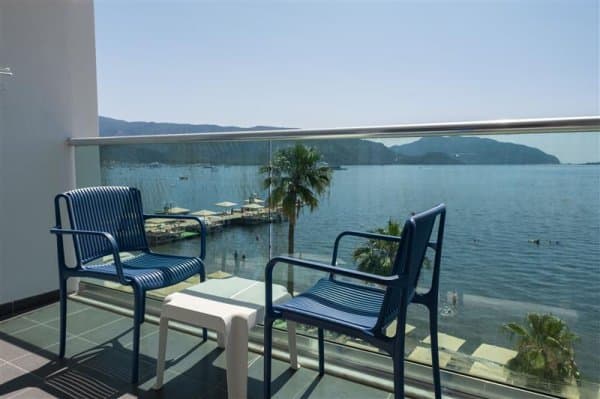 Deniz Manzaralı Standart Oda 3