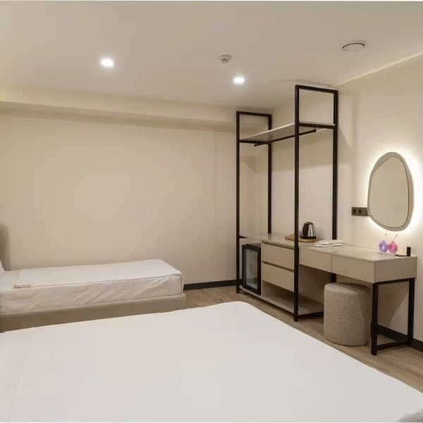 Ekonomik Oda Üç Kişilik Penceresiz 2