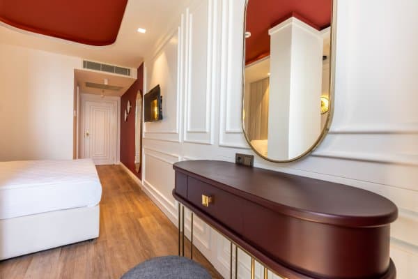 Standart Kara Manzaralı Oda 3