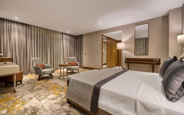 Deluxe Corner Oda Havuz Manzaralı 2