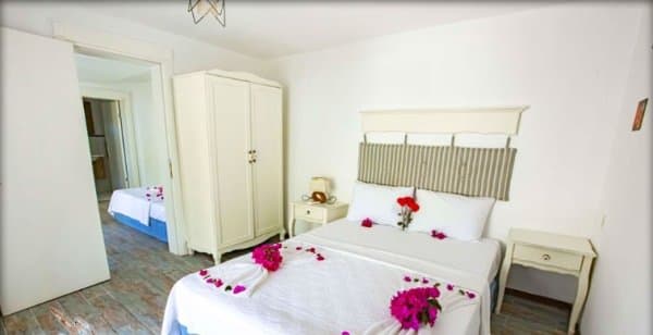 Suit 4 Kişilik Deniz Manzaralı Oda 1