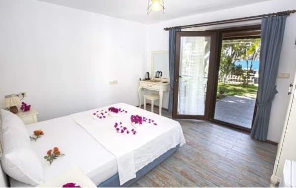 Suit 4 Kişilik Deniz Manzaralı Oda 2