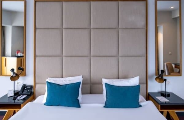 Kara Manzaralı Corner Suit  2