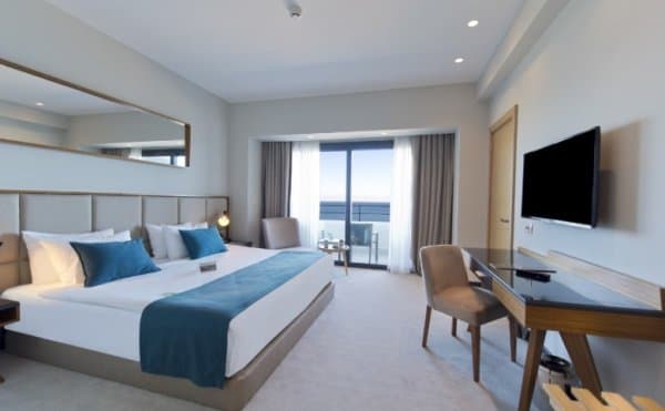 Deniz Manzaralı Business Suit  1