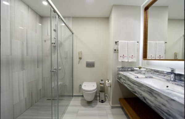 Deniz Manzaralı Corner Suit  4