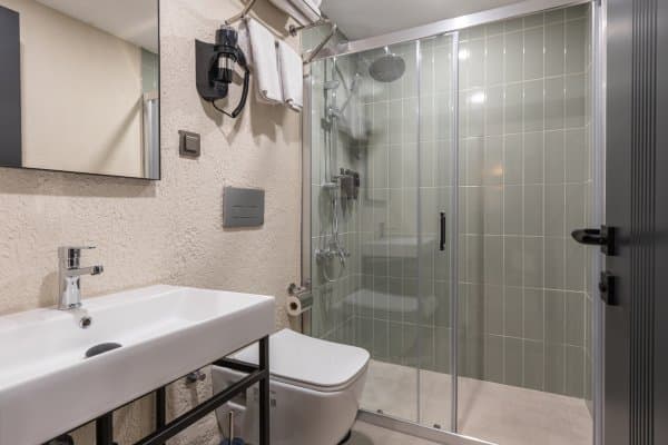 Ekonomik Oda İki Kişilik Penceresiz 4