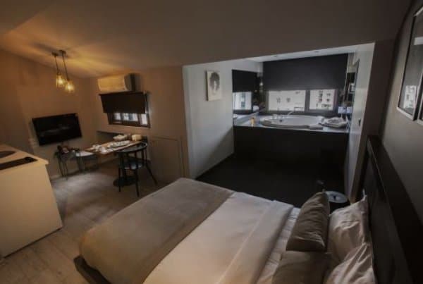 Studio Suite with Jacuzzi 3