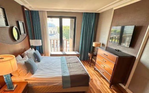 Suite 2 bedroom 2