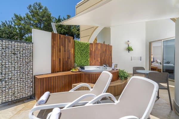 Teras Jakuzili Aile Odası 3