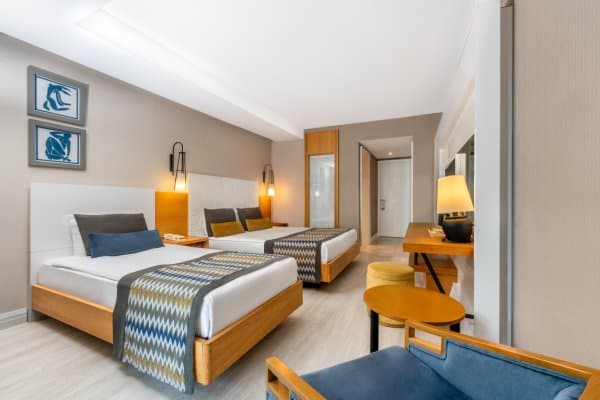 Teras Jakuzili Yandan Deniz Manzaralı Oda 2