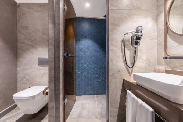 Deniz Manzaralı Superior Oda 3