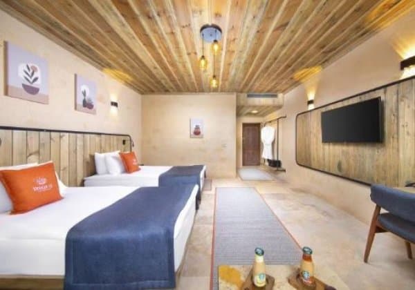 Deluxe King Room 2