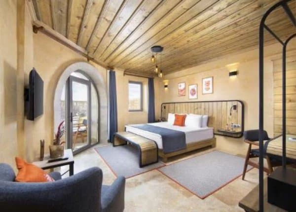 Queen Room 1