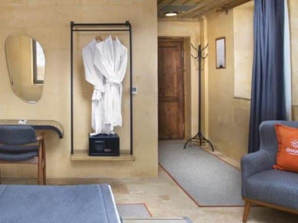 Queen Room 3