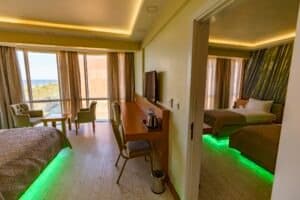 Suit Family Room 2