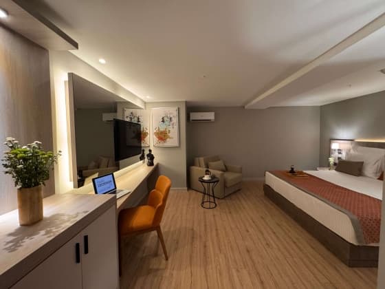 Superior Frech Room 1