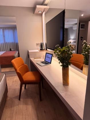 Deluxe Family Room 4