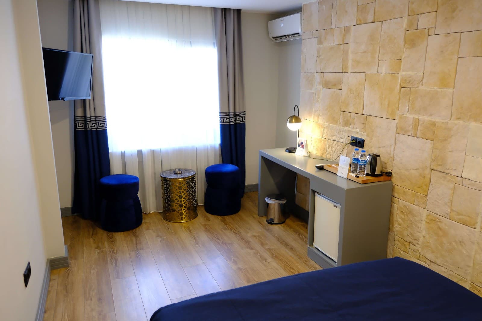 Deluxe Room French Bed Şehir Manzaralı 3