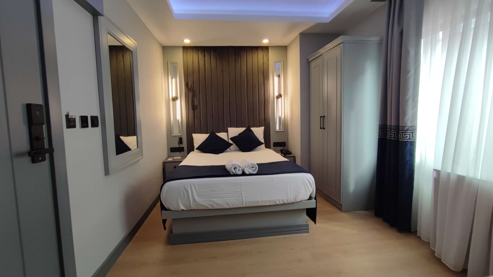 Deluxe Room French Bed Şehir Manzaralı 2