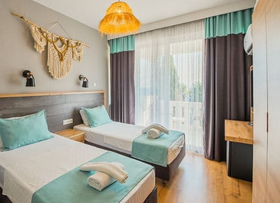 3 Kişilik Superior Deniz Manzaralı Oda 2