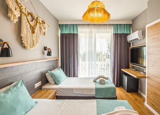 2 Ayrı Yataklı Deniz Manzaralı Oda 1