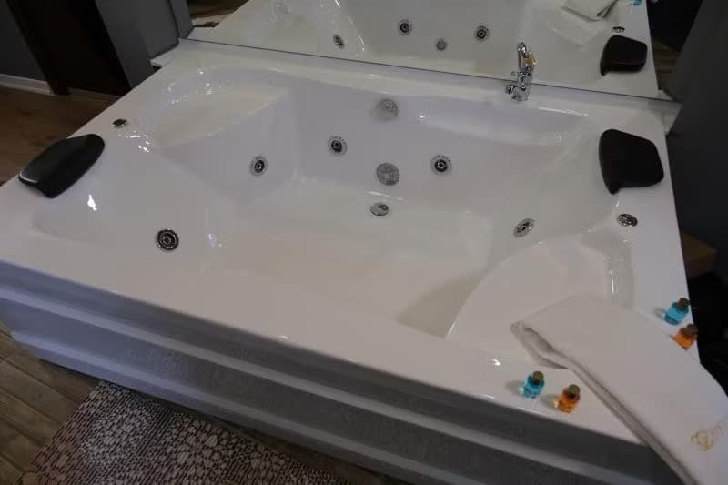 Deluxe Jakuzili Oda 2