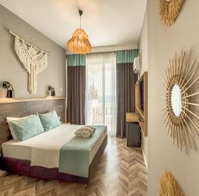 Tek Büyük Yataklı Deniz Manzaralı Oda 1